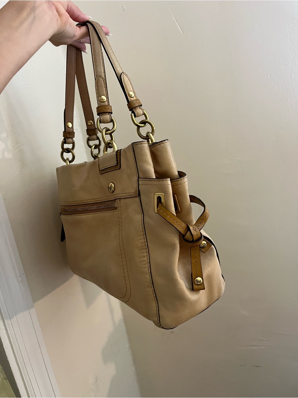 Coach Peyton Leather Tote Handbag in Tan with Gold Hardware - Picture 13 of 15